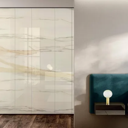 Armadio con ante battenti Flapp in vetro Marble XGlass di Lago