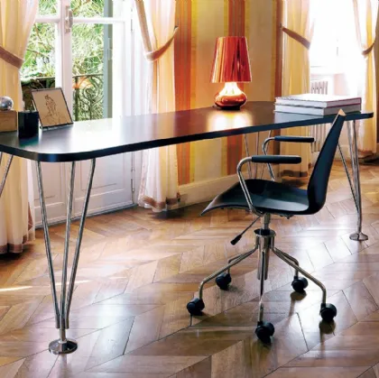 Tavolo Max con top in laminato e base in acciaio di Kartell