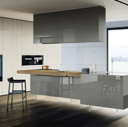 Cucina Design 36e8 1097 con isola in vetro laccato Grigio lucido con piano in legno di Rovere centenario di Lago