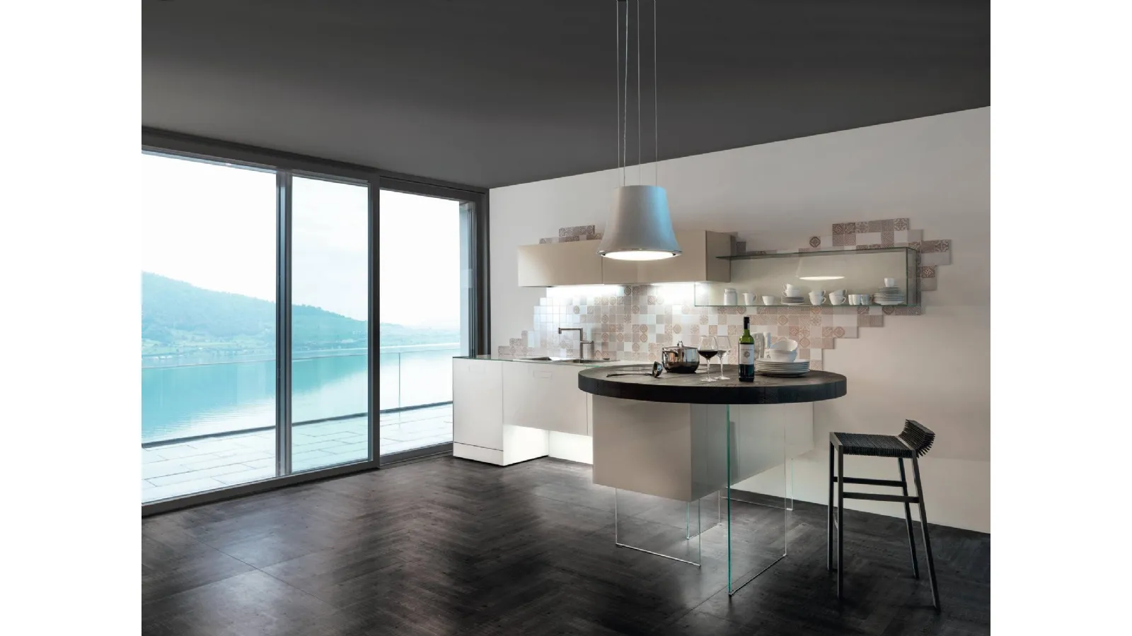 Cucina Design Air in vetro con penisola in legno di Lago